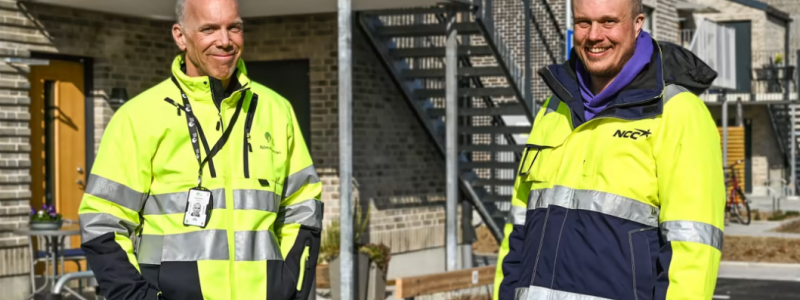 Björn Ravemark, projektchef Helsingborgshem och Johan Eriksson, platschef på NCC. Foto: Helsingborgshem/NCC