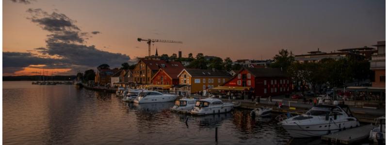 Skyskrapan har en framträdande utskärning längst upp som fungerar som ett subtilt kronliknande element, vilket särskiljer tornets topp i stadssiluetten. Foto: Yimby