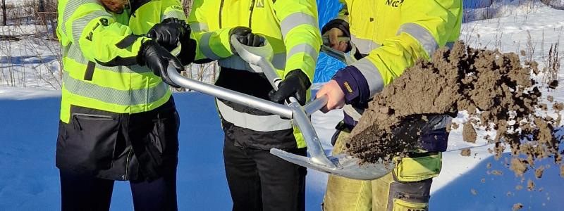Första spadtaget för klimatsmarta byggprojektet Furiren i Falun. Foto: Lindbäcks