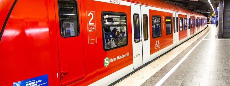 S-Bahntåg vid underjordisk station i München. Med projektet i München stärker Sweco sin närvaro i Tyskland och fortsätter sitt samarbete med Deutsche Bahn, som är en av Europas största aktörer inom järnvägstransporter.  Foto: GettyImages Kredit: Meinzahn