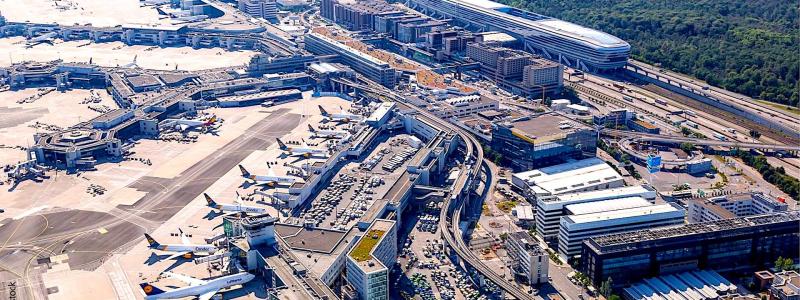 Frankfurt-flygplatsens tredje gaffelliknande terminal syns till vänster i bilden. Foto: Frankfurt am Mains flygplats.