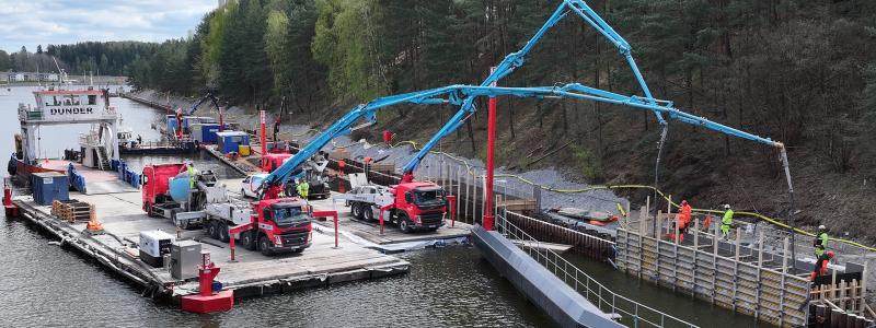 Betonglösningen har levererats till ombyggnationen av Södertälje kanal, där den använts till gjutning av krönbalkar. Foto: Thomas Betong.