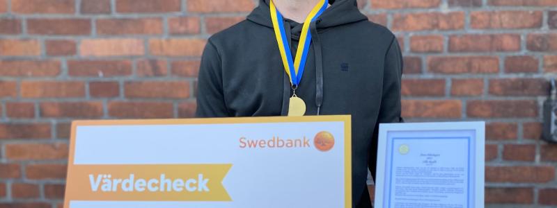 Vi säger grattis till Olle Rydh som har tilldelats den prestigefyllda utmärkelsen Årets plåtslagare 2023. Foto: Plåt & Ventföretagen