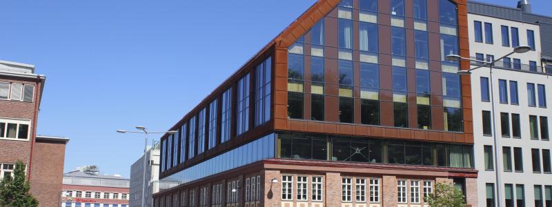 Timber on Top. En sektion med flera våningar har adderats ovanpå industrifastigheten Trikåfabriken som är från 1926 och som nu har blivit kontorshus. Foto: Svenskt Trä/Christina Brandin Englund