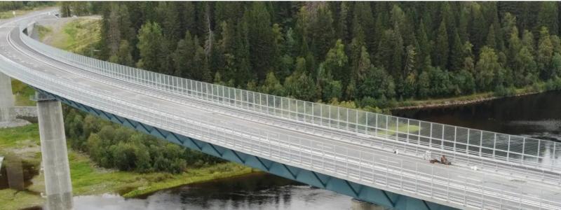 Umeå är Norrlands största stad och tidigare passerade både E4 och E12 med mycket tung trafik genom staden med stora miljö och trafiksäkerhetsproblem som följd. Foto: Trafikverket