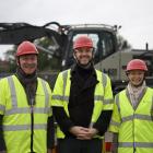 Jens Sjöström (S) investeringsregionråd, Jakop Dalunde (MP) tillträdande trafikregionråd, Michaela Haga (C) gruppledare trafiknämnden. Pressbild: Miljöpartiet i Region Stockholm