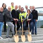 Representanter från Jönköpings kommuns Fastighetsutveckling AB, Elmia AB, Blue Wall Construction AB och FC Gruppen AB som samarbetar i projektet om ett nytt storkök på Elmia i Jönköping. Det är en investering som stärker både kapacitet, matupplevelse och framtidens mötesplats. Pressbild: Elmia AB