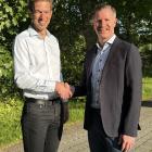 Mikael Eriksson (till höger) tar över som vd för Structor Mark Stockholm efter Hans Lundin. Foto: Structor