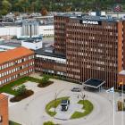 För två av landets största exportföretag, Scania och AstraZeneca, är förbindelsen över Södertälje kanal en viktig pusselbit för logistikkedjorna och kompetensförsörjningen. Foto: Scania