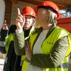 Vattenpalatset Anna-Carin och Emma liten.  Pressbild: Lerums kommun