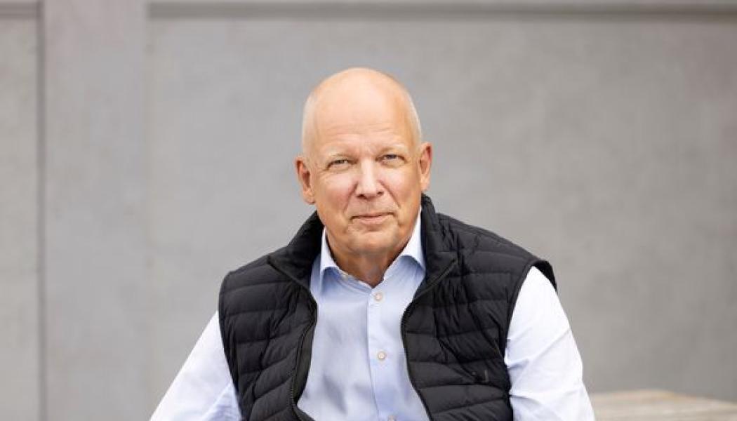 Lars Redtzer påpekar att det är hög tid för beställare och byggentreprenörer att omfamna standarden för digitala följesedlar i sin klimatrapportering och understryker att väntan eller passivitet inte är ett alternativ. Digitalisering öppnar upp nya affärsmöjligheter och är nu nödvändig för att uppfylla de ökande kraven på transparens och rapporteringsfrekvens. Foto: Byggföretagen