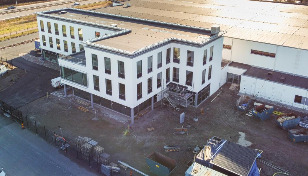 Bjelins huvudkontor och nordiska centrallager i Helsingborg under uppförande. Foto: Bjelin