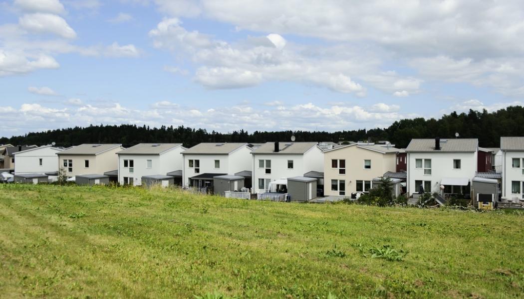 Annika af Klercker / TT: Försäljningen av tomter på Hemnet har rasat med 60 procent årets första månader. Arkivbild.