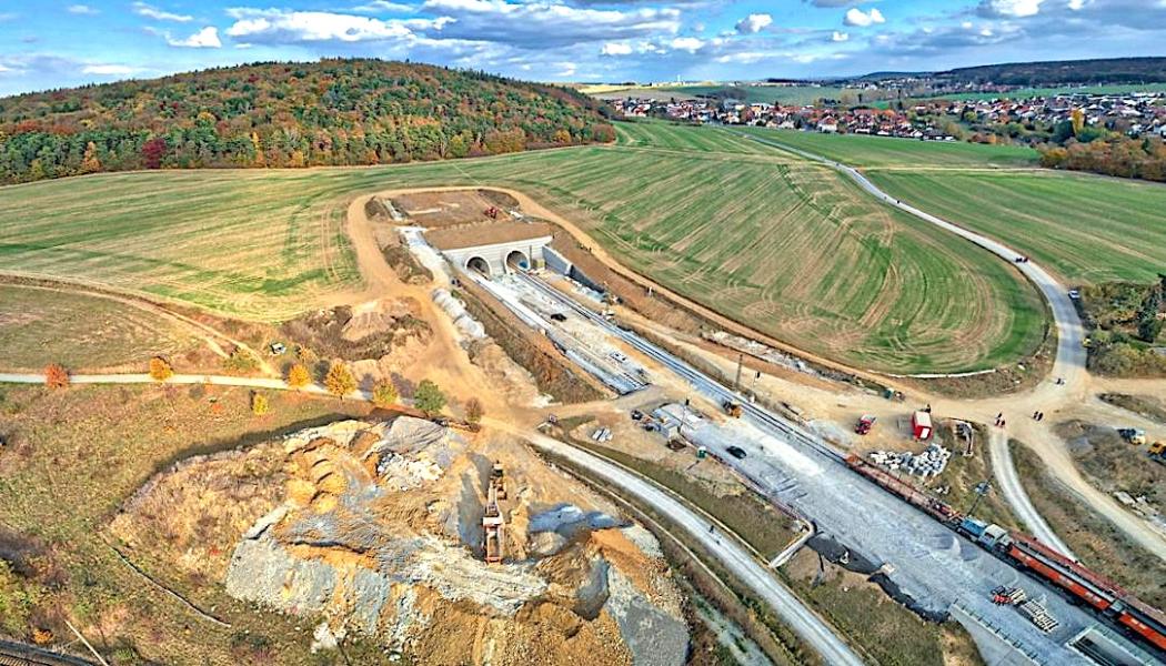 Vid Plzeň på tjeckiska sidan har denna järnvägstunnel redan byggts. © Celestyn/Wikipedia