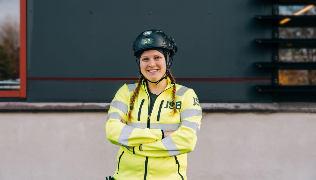 Cajsa Holmqvist, 26 år och Byggnadsträarbetare på JSB valdes i helgen till ny ordförande för Unga Byggare, Byggnads ungdomsorganisation. Foto: JSB