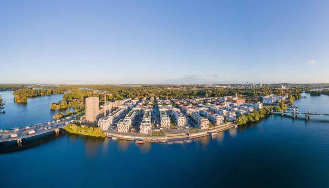 Waterkant Berlin anknyter till stadsdelen Spandaus historiska miljöer samtidigt som det för in framtidens bostadsstandard.Foto: Gewobag / Julia Scholz