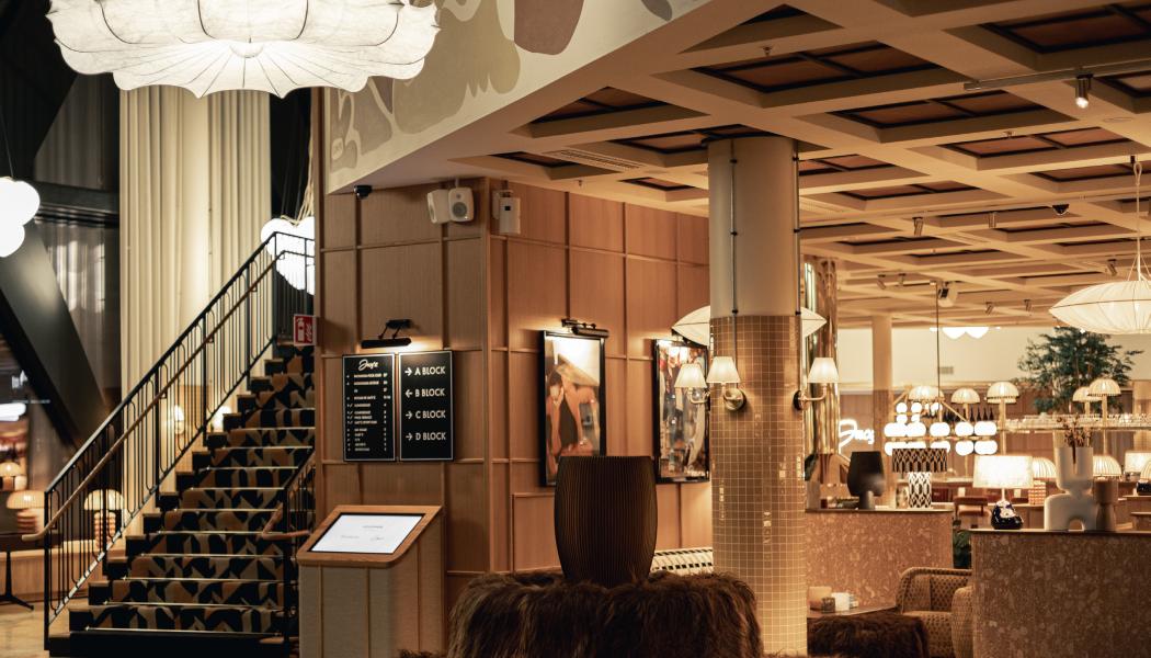 En interiörbild från hotellet Jacy´z i Göteborg som visar det stilfulla undertaket. Hotellet är ritat av Reflex Arkitekter och har 230 rum.