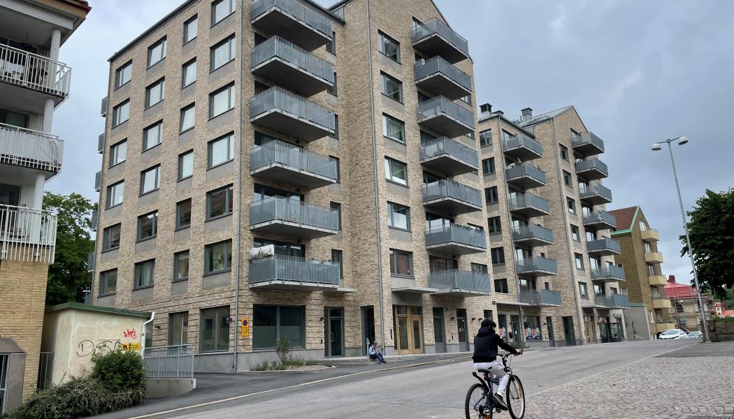 Robert Dicksons mål är att erbjuda sina hyresgäster ett bra, tryggt boende till en rimlig hyra och satsa på hållbara hus som står i över 100 år. Den som får hyra får inte ha för hög inkomst. Fotograf: Ola Eliason.