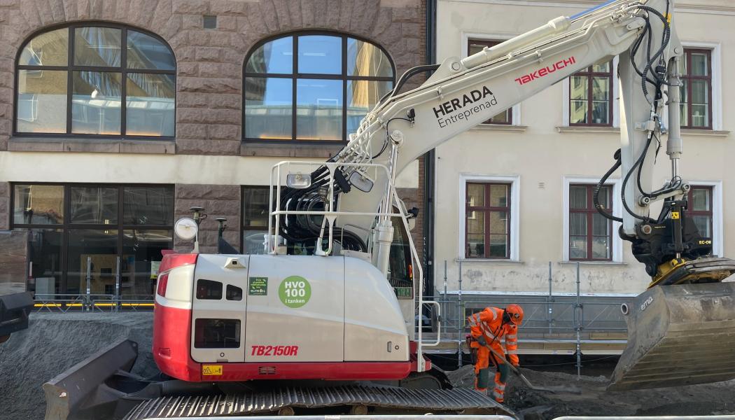 Arbetsmaskiner och lastbilar som används vid byggen åt Göteborgs Stad måste från 2504 köras på HVO100 eller el. Bild Göteborgs Stad