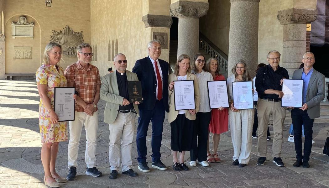Från vänster: Sara Lindholm Larsson, sjukhuschef, Torleif Falk, Stockholms stadsarkitekt, Stefan Nilsson, direktor, Jan Valeskog, stadsbyggnadsborgarråd och juryns ordförande samt representanter från Tengbom, Nyrén och Ratios arkitektbyråer. Foto: Ersta Diakoni