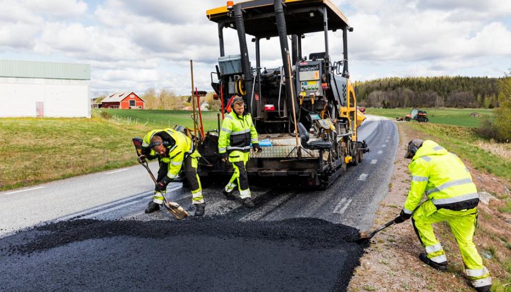 Arbetsmiljön för asfaltsläggare är komplex och innebär flera olika risker.Foto:  Scandinav