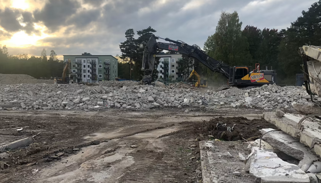 Rivningen av ett antal studentbostäder i Brickebacken genererade 13 000 ton betongrester. Foto: Örebro Bostäder