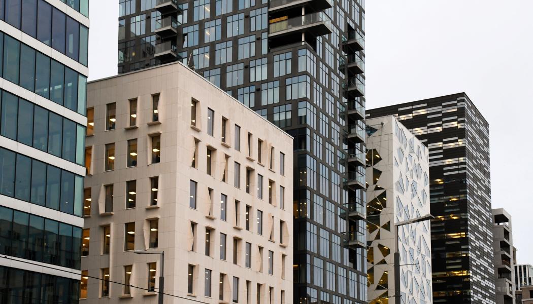 EG:s analys av över 1500 byggnader visar att införandet av Danfoss Leanheat minskat värmeförbrukningen med nästan 10 % på 2,5 år – utan att komforten påverkats, med stabila inomhustemperaturer på 21,7–22 °C.