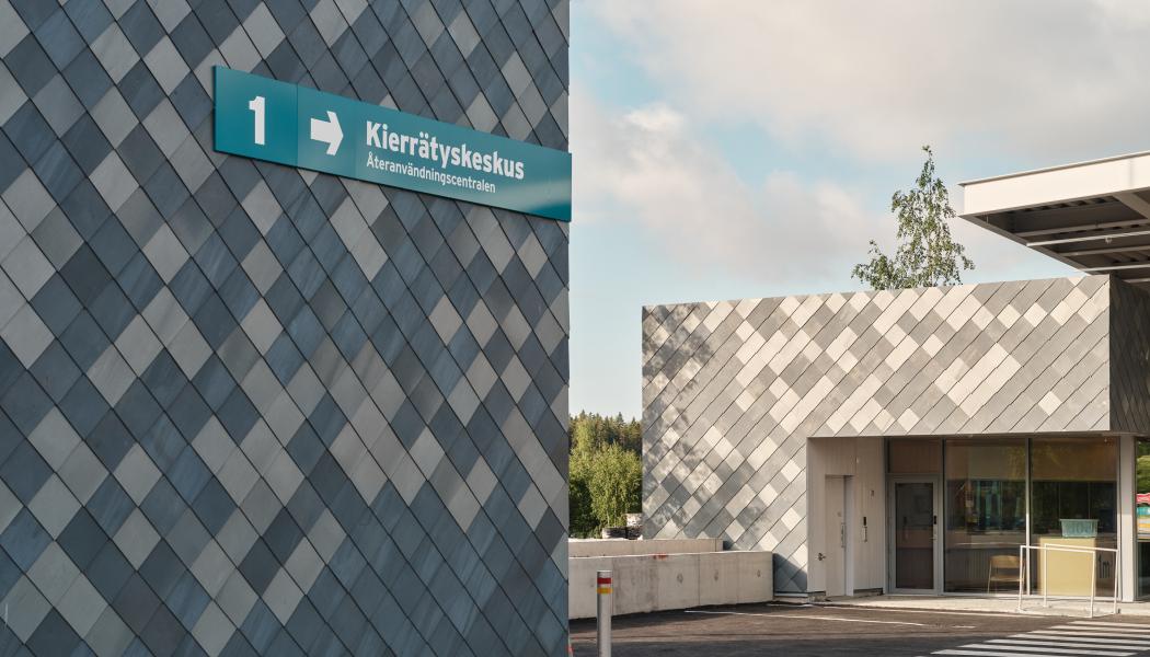 Nu har Kivikko Sortti-stationen, med återanvänd titanzink från Rheinzink på fasaderna, vunnit priset German Design Award 2025 i kategorin Excellent Architecture. Foto: Kivinen Rusanen