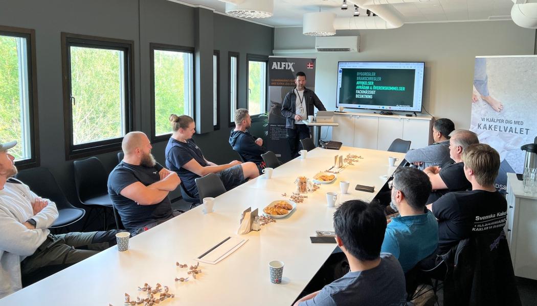 Alfix introducerar nu Alfix Pro Club i Sverige, en serie kunskapsträffar som syftar till att höja yrkeskunskapen och stärka samarbetet i plattsättarbranschen.

Bildrättigheter: Alfix