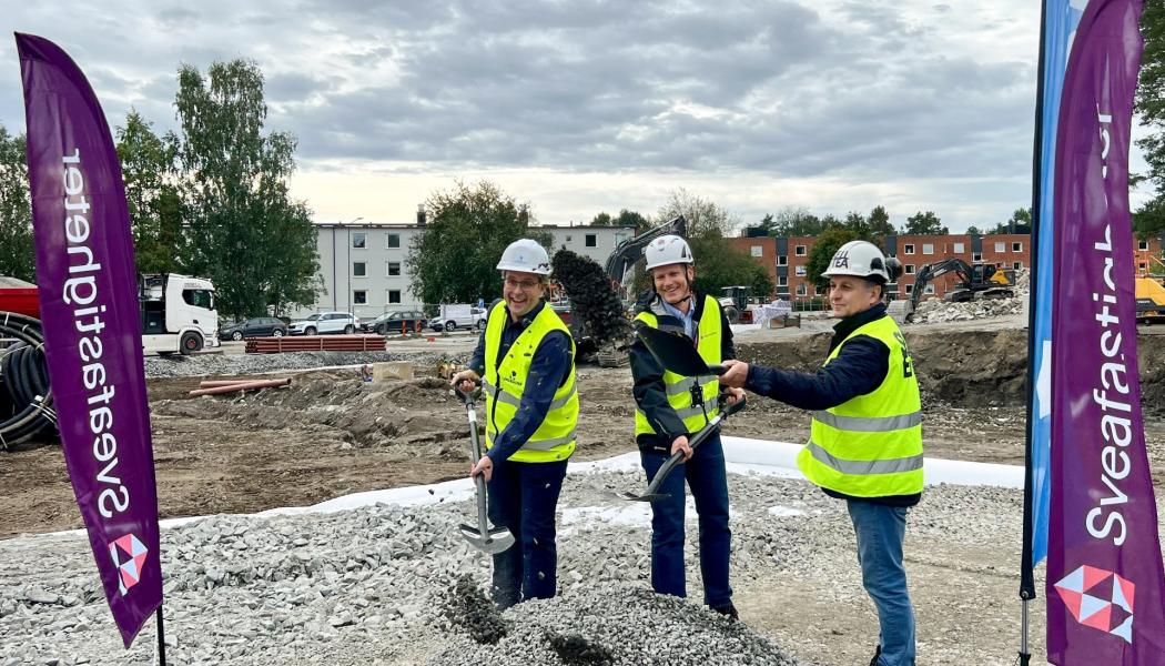Första spadtaget. Foto: Sveafastigheter