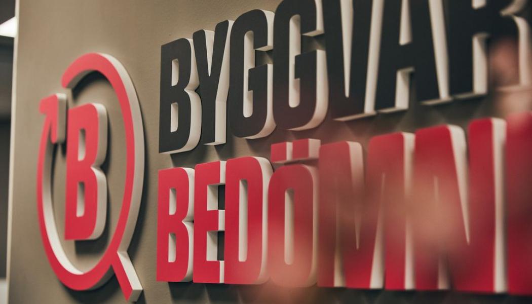 Byggvarubedömningen skylt. Pressbild: Byggvarubedömningen 