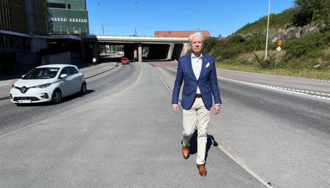 Robert Nibelius, ordförande i tekniska nämnden i Danderyds kommun vid Mörbyleden. Danderyds kommun