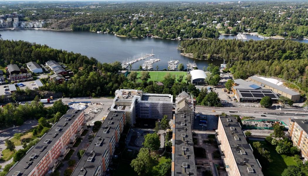 Drönarfoto över Saltsjösten i Fisksätra, Nacka. Pressbild: Trimble 