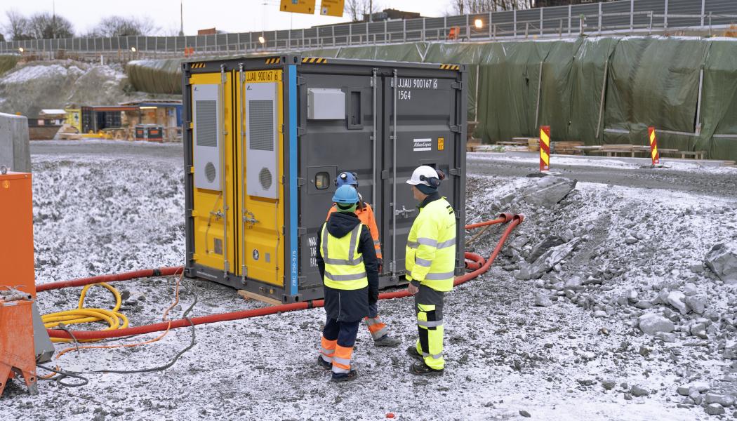 Den största utmaningen under bygget av motorvägen E18 är att det elnät som finns på plats inte är tillräckligt för att täcka det höga energibehovet. Foto: Atlas Copco