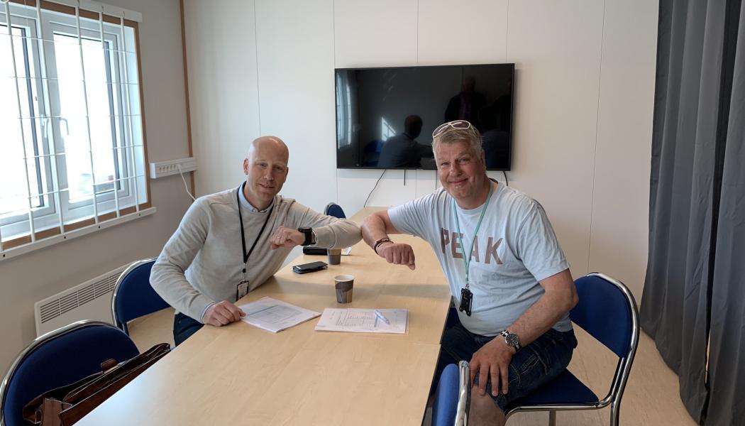 Fr.V. Niklas Malmfors, VD Österling Bygg AB och Mikael Åsman, Byggprojektchef Bonava. Foto: Österling Bygg
