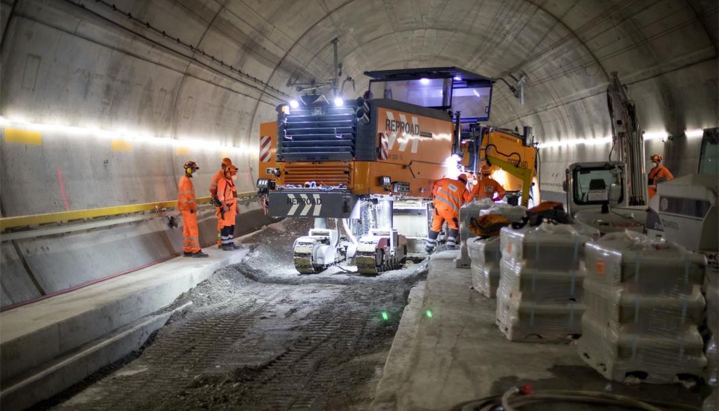 Fräsmaskinen i arbete i Gotthard-Basistunneln. Foto: SBB CFF FFS, Kredit:Anouk Ilg