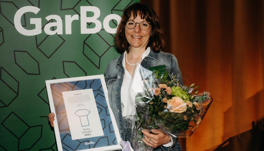 Programchef för Bygglyftet, Kajsa Simu, på plats på GarBo-dagen för att ta emot utmärkelsen för Årets initiativ 2023. Fotograf Linda Eliasson