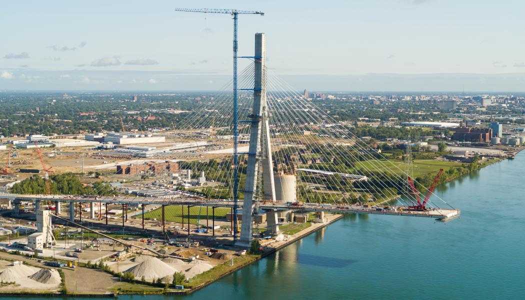 Gordie Howe International Bridge sedd från den amerikanska sidan.