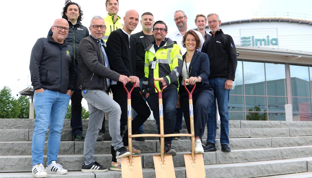 Representanter från Jönköpings kommuns Fastighetsutveckling AB, Elmia AB, Blue Wall Construction AB och FC Gruppen AB som samarbetar i projektet om ett nytt storkök på Elmia i Jönköping. Det är en investering som stärker både kapacitet, matupplevelse och framtidens mötesplats. Pressbild: Elmia AB