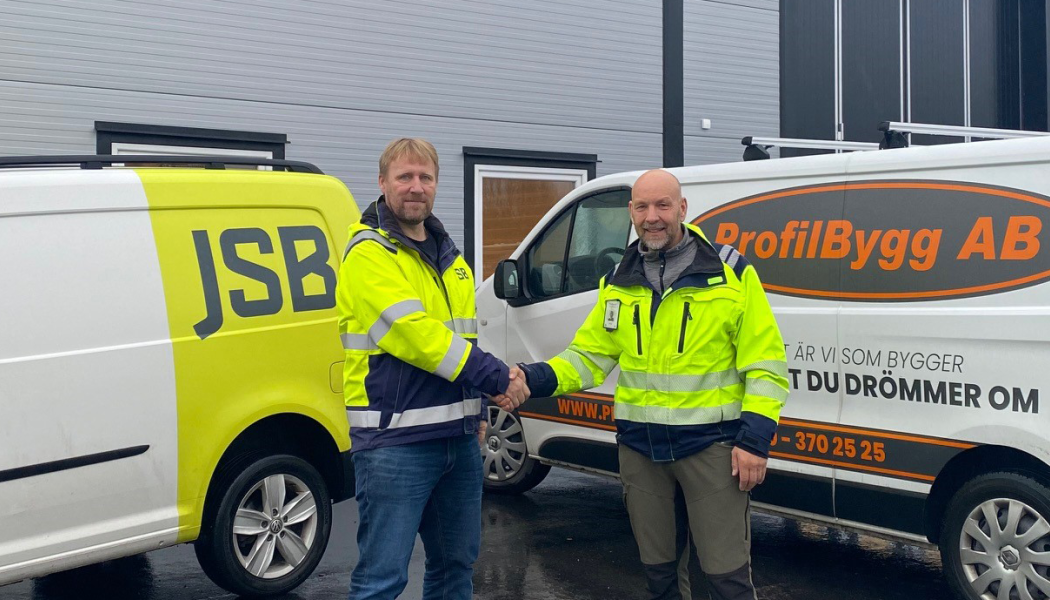 JSB Construction AB tar över personalstyrkan, om 13 medarbetare, från lokala byggföretaget Profilbygg i Hudiksvall AB. Övertagandet sker i samband med att Profilbygg avvecklar företaget. Foto: JSB
