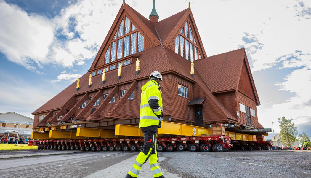 Mammoet flyttar Kiruna kyrka till ny plats