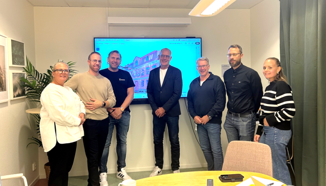 På bilden från vänster: Ulrika Ehrenholm, Robert Thörnlid, Robert Björn och Magnus Lorentzon, alla från T-Byggen, samt Anders Emilsson, Peter Andersson och Sandra Ingman från Uddevalla Kommun. Pressbild: T-Byggen Sverige AB
