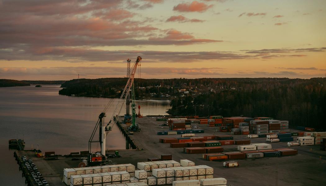 Den hanterade godsvikten i svenska hamnar var totalt 164 miljoner ton, vilket var en ökning med 3 procent, detta jämfört med det låga värdet för 2023. Foto: Philip Myrtorp/Unsplash