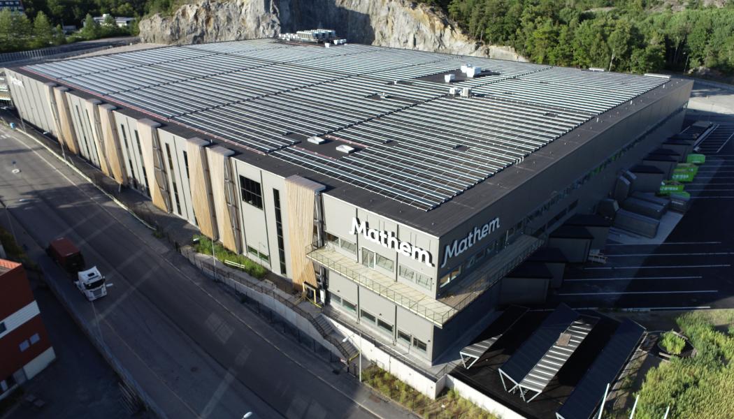 Mathems logistikanläggning har Stockholms största installerade solcellsanläggning på taket. Fotograf: Mikael Hemmingsen