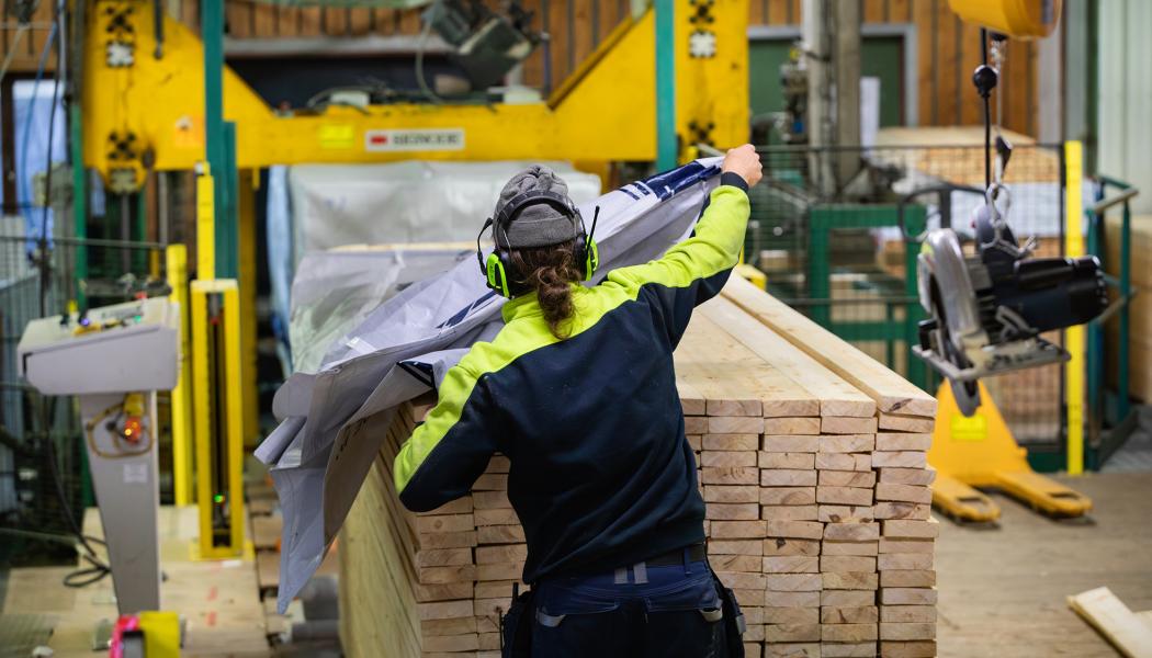 Det nya avtalet kan bland annat användas vid handel med trävaror. Foto: Michael Engman / Svenskt Trä