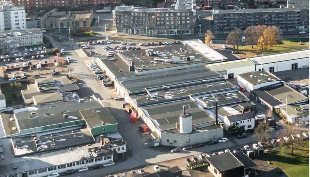 De gamla industrifastigheterna kommer att ersättas av levande bostadskvarter med fokus på hållbarhet. Foto: Riksbyggen