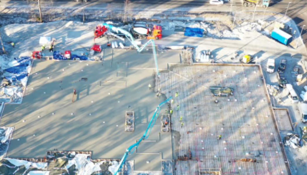 Thomas Betong, som ingår i Thomas Concrete Group, levererat totalt 1170 kubikmeter klimatförbättrad betong Thomagrön Plus till Northvolts nya kontorshus. Foto: Thomas Concrete Group