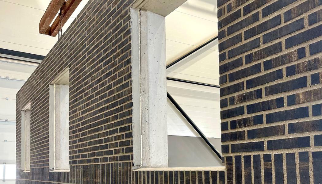 Fabriken i Sollebrunn tillverkar prefabricerade betongelement i form av bland annat stommar, bjälklag, väggar och balkonger. Foto: Thomas Concrete Group