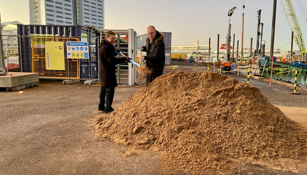 Thomas Andersson, exploateringsdirektör på exploateringskontoret och Anders Österberg, ordförande i exploateringsnämnden. Bild: Stadsutvecklarna i Värtahamnen