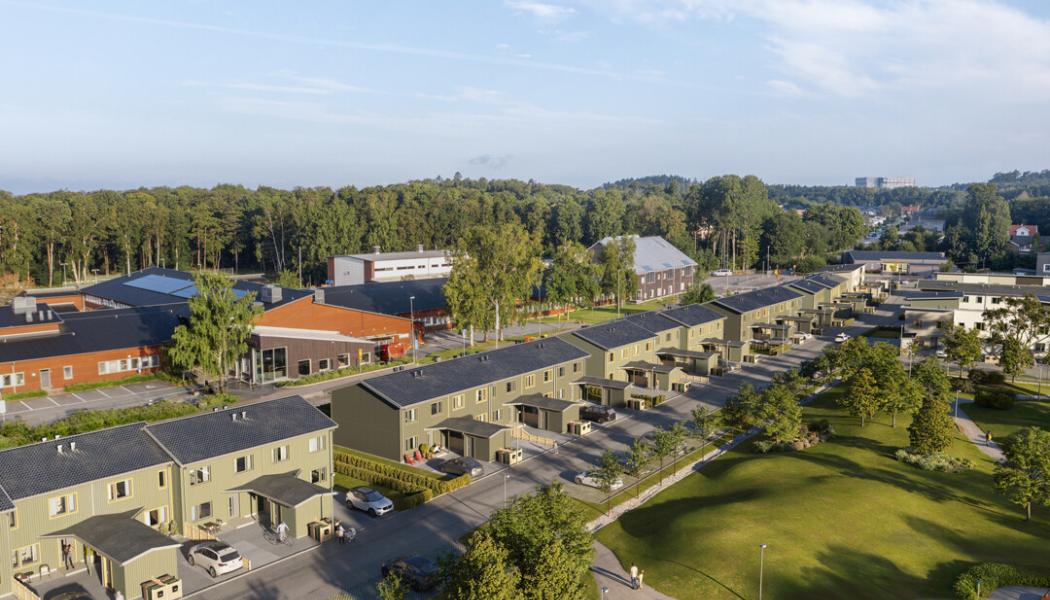 Tvåvåningsradhusen i Stensjöparken 2 i Stensjön, Mölndal. Foto: Riksbyggen 